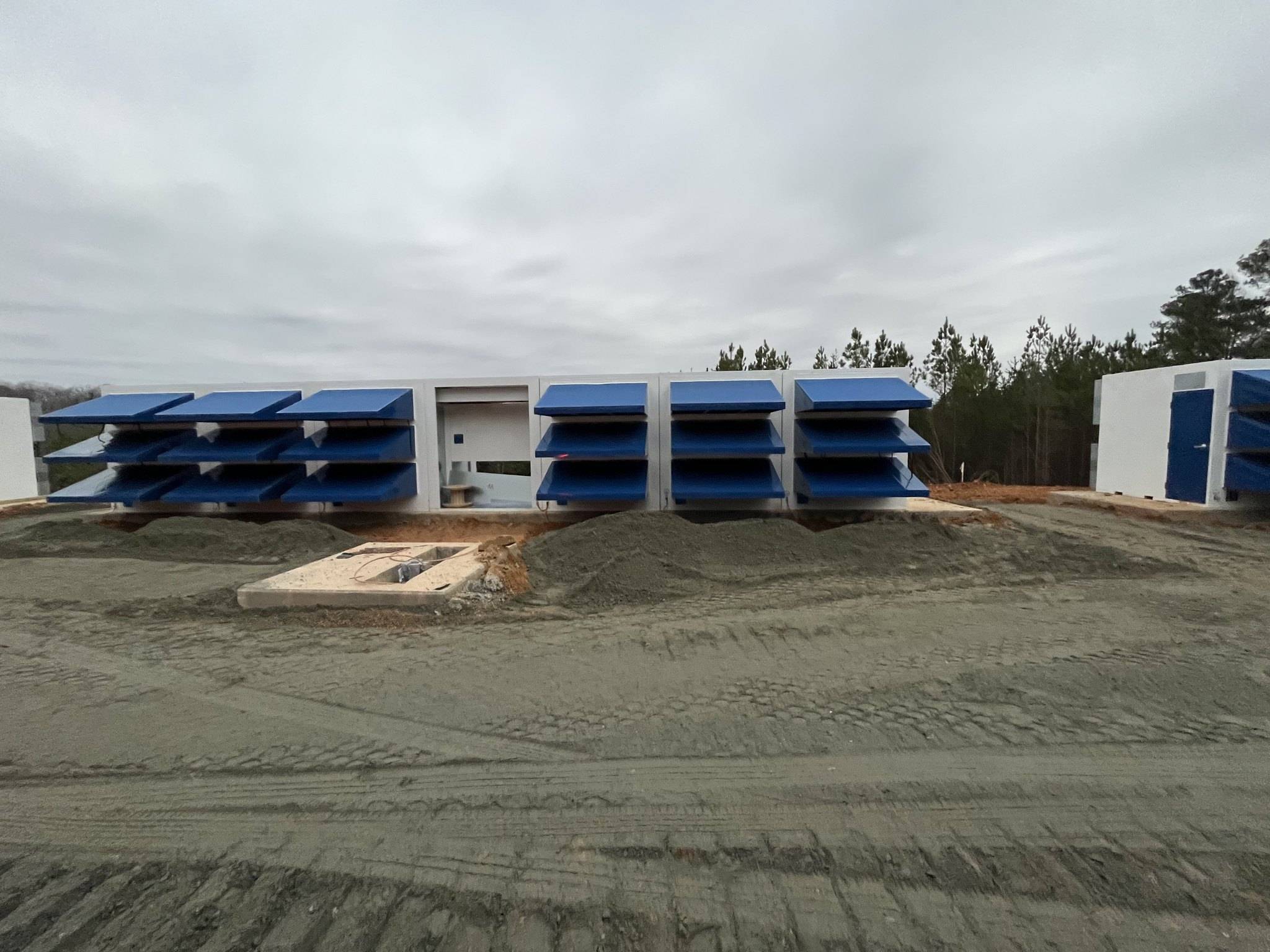 Data center perimeter screening wall and generator enclosures
