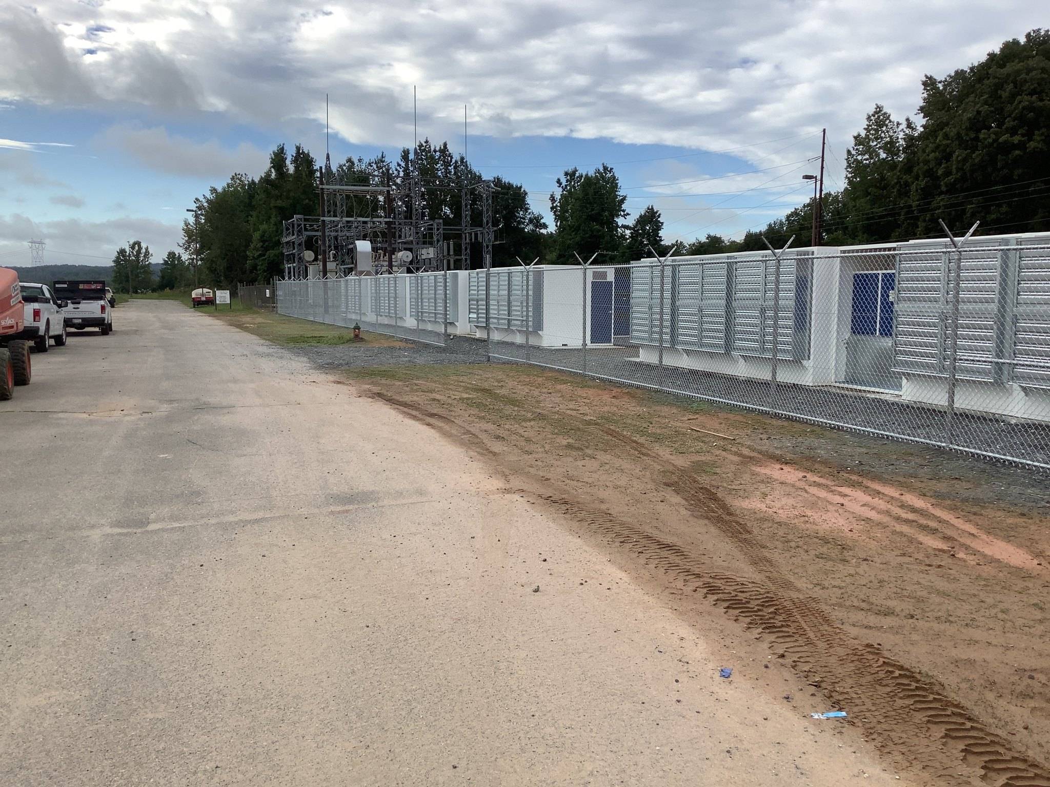 Data center perimeter screening wall and generator enclosures